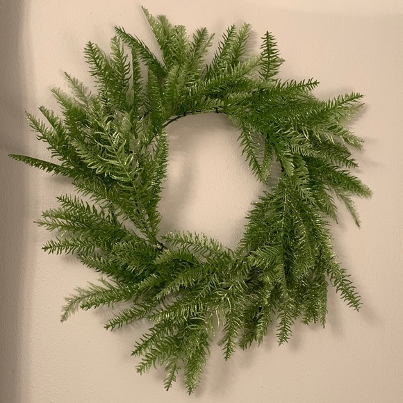 Christmas Modern Shimmering Faux Greenery Wreath for Winter 24” Round - Picture 1 of 11